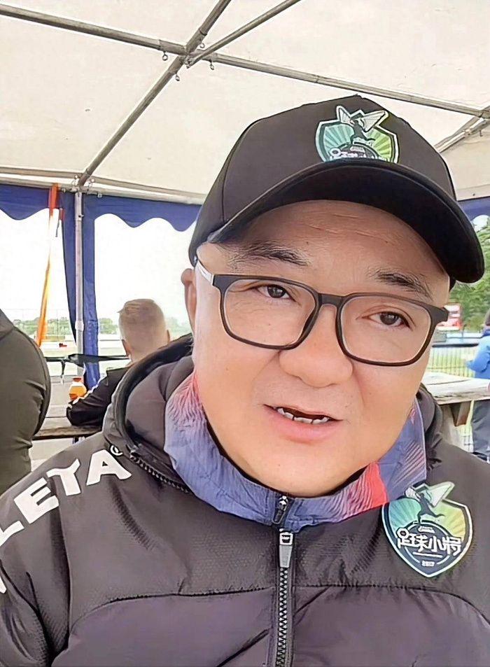 尼克斯球星的双胞胎接管发布会，萌娃抢尽风头