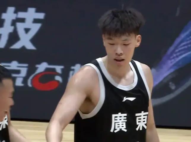 爱游戏体育场均28+7！火箭若引进巨星前锋，可盘活全队？杜兰特改打大前锋