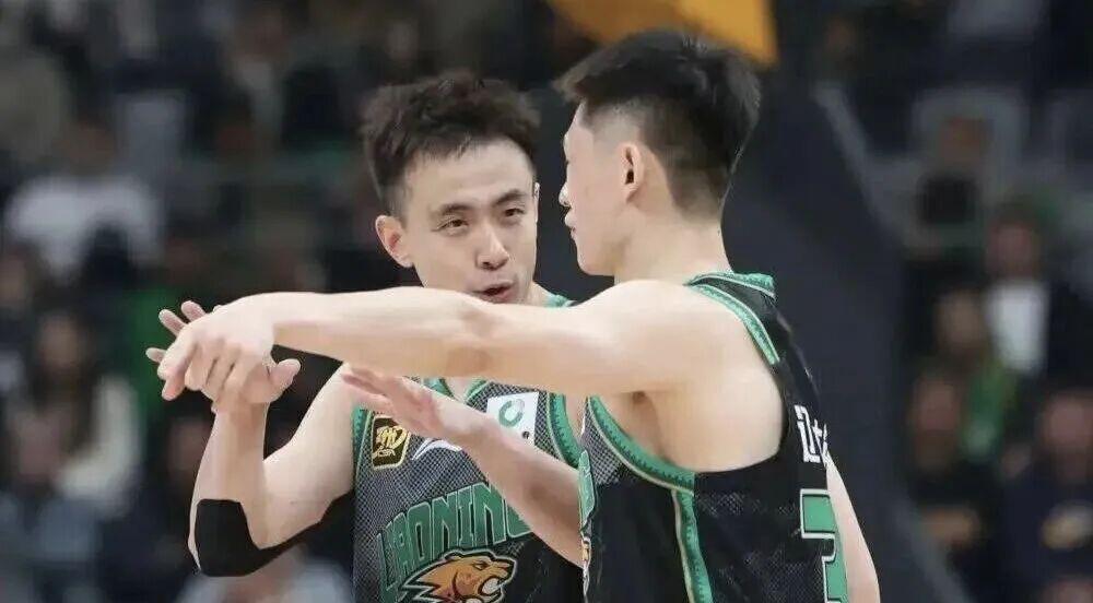 4年2.29亿！取关马刺！福克斯德不配位，波波维奇在下一盘大棋