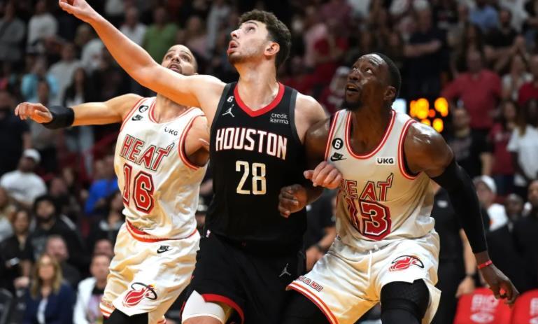 球迷吵翻！乔丹是NBA初代营销大牌，詹姆斯是迭代招牌，真相扎心